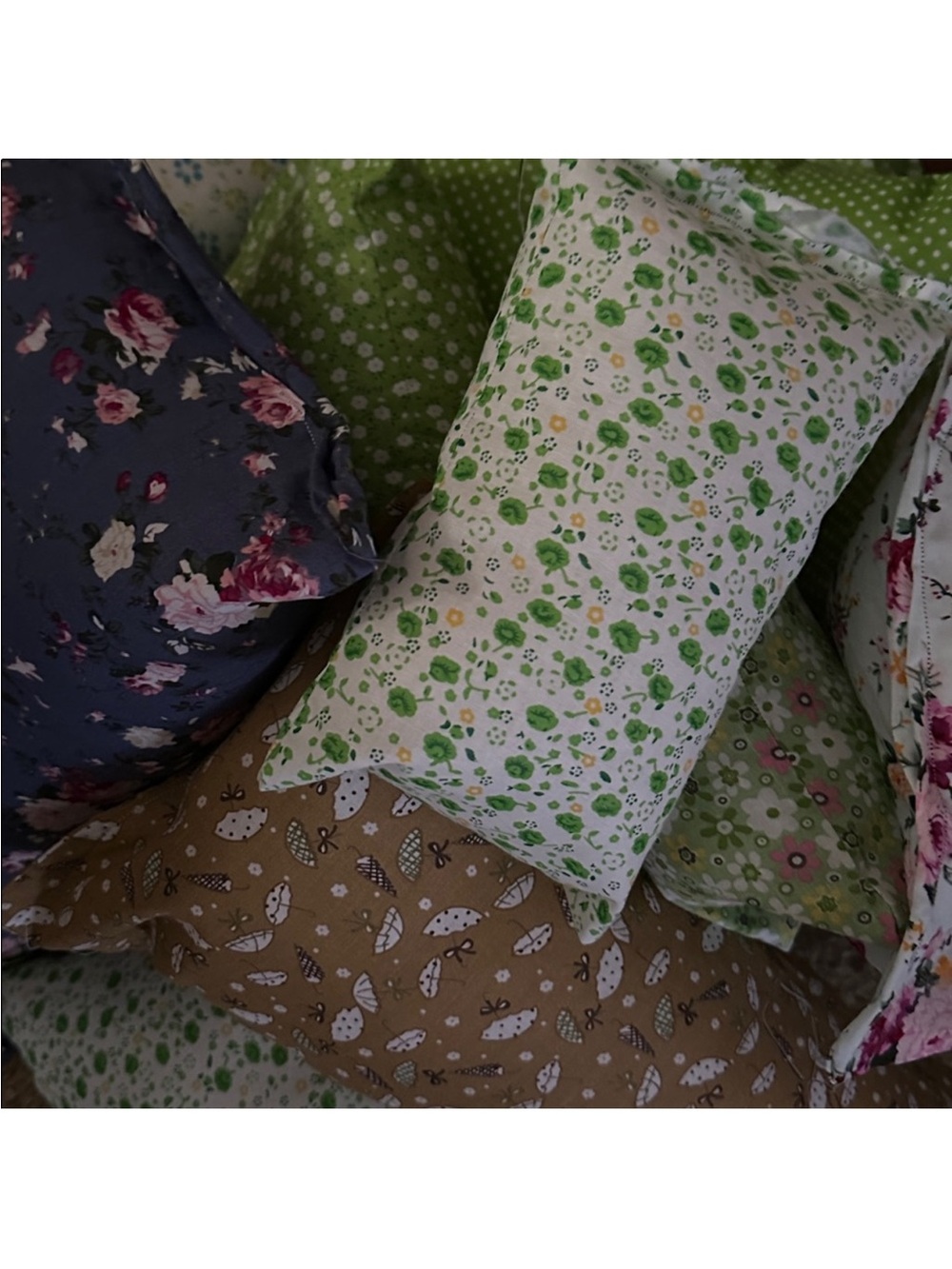 Purse Pillows U Get 2 large Or 1 large 1 med & 1 small Or 4 mediums Or 6 smalls - Picture 5 of 7